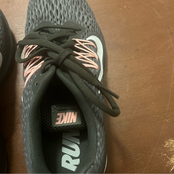 Size 8.5 - Nike Zoom Winflo AA7414-004 Gray Running Shoes - Picture 9 of 10